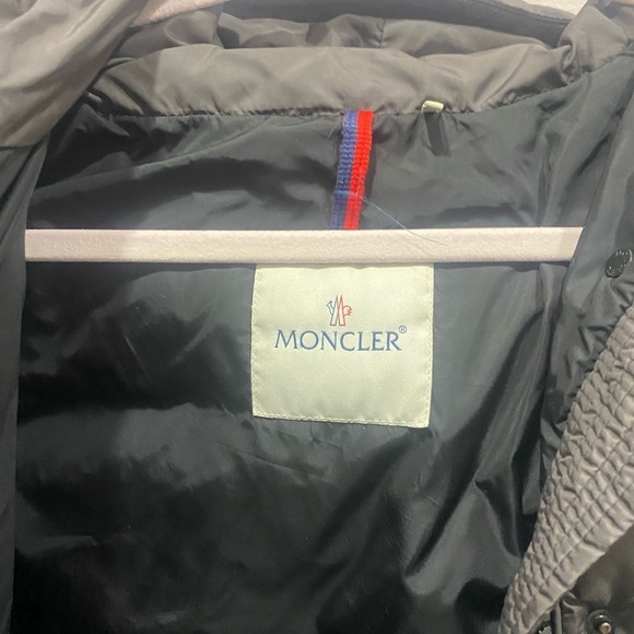 Moncler women’s puffer jacket - Picture 6 of 16